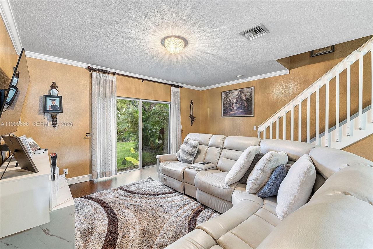 7659 Tamarac Island Circle, Tamarac, FL 33321 Photo