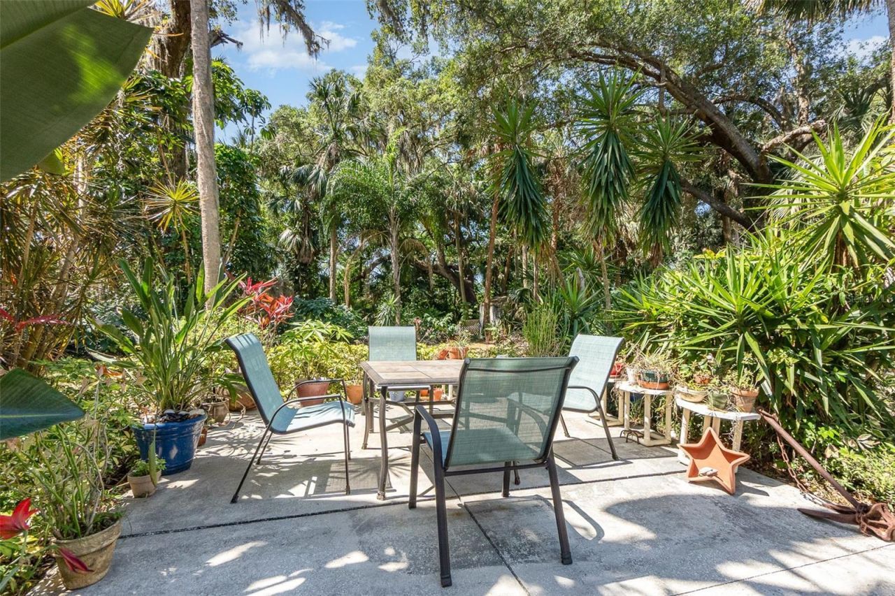 16730 Beauclaire Court, Tavares, FL 32778 Photo