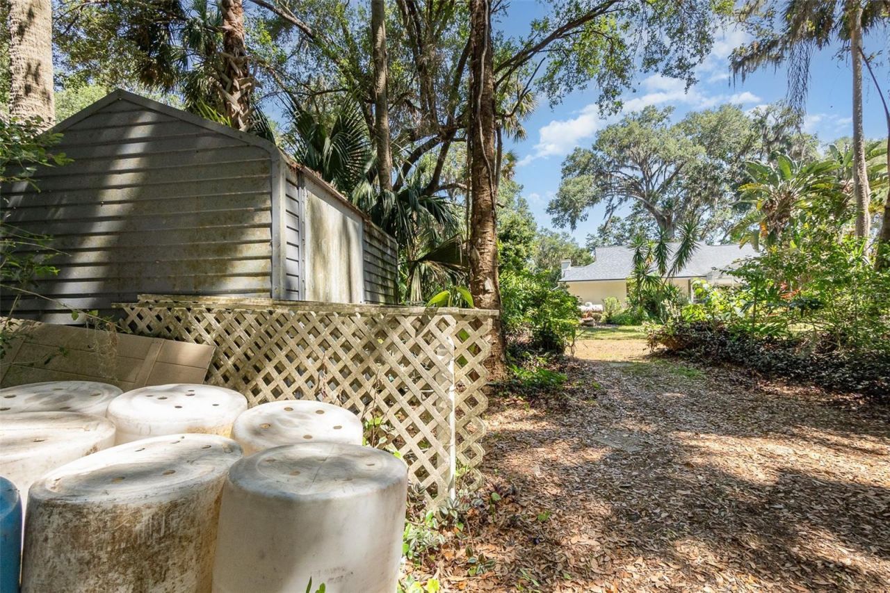 16730 Beauclaire Court, Tavares, FL 32778 Photo