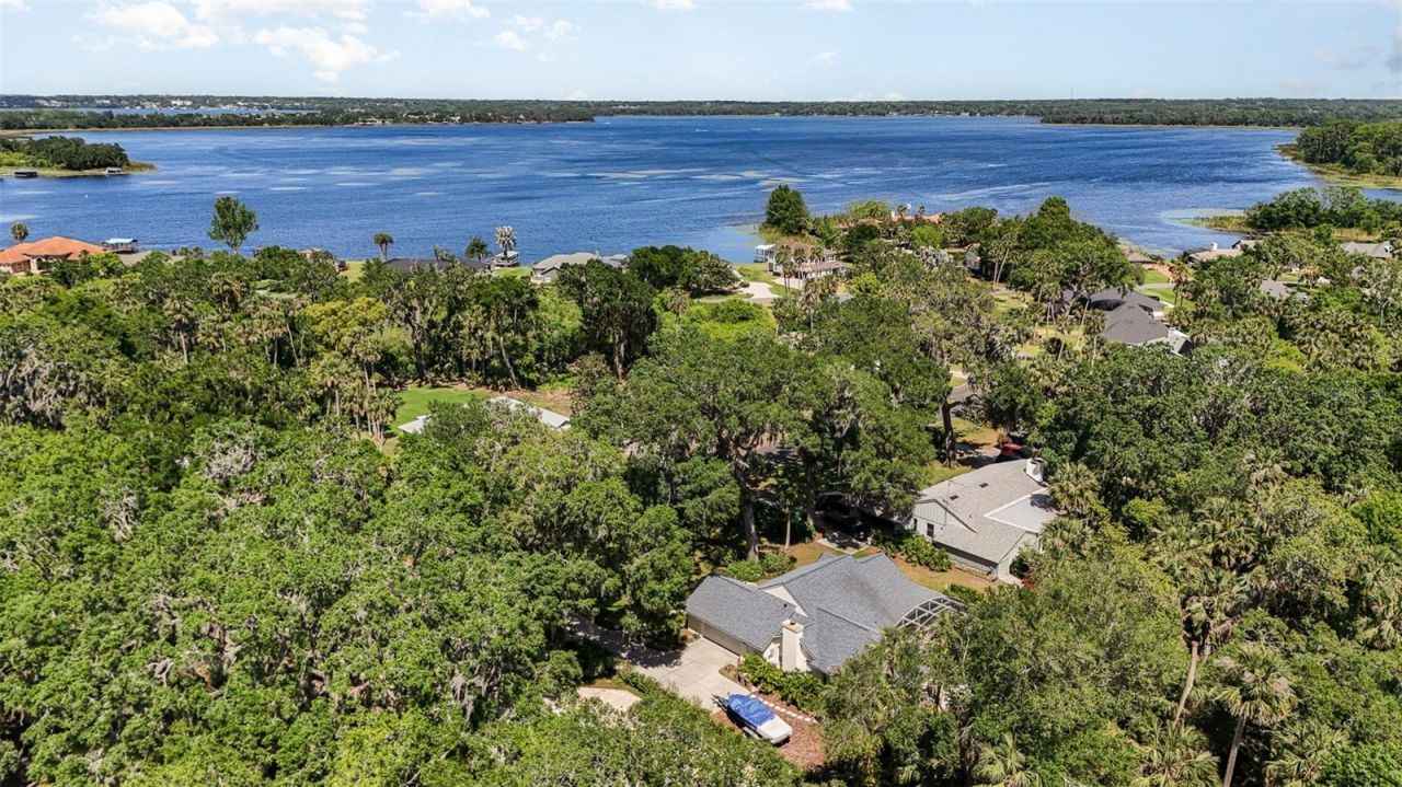 16730 Beauclaire Court, Tavares, FL 32778 Photo