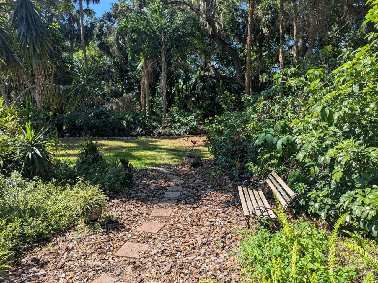 16730 Beauclaire Court, Tavares, FL 32778 Photo