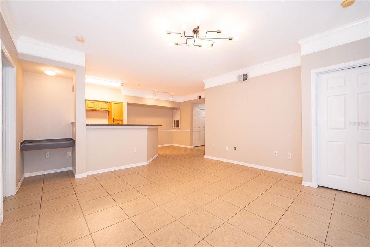 6663 Queens Borough Avenue, Unit 208, Orlando, FL 32835 Photo