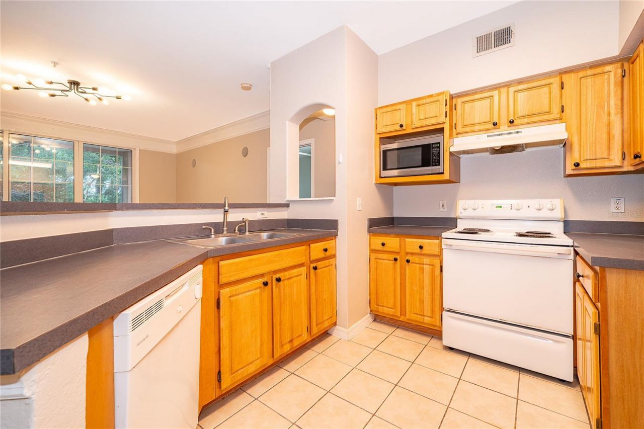 6663 Queens Borough Avenue, Unit 208, Orlando, FL 32835 Photo