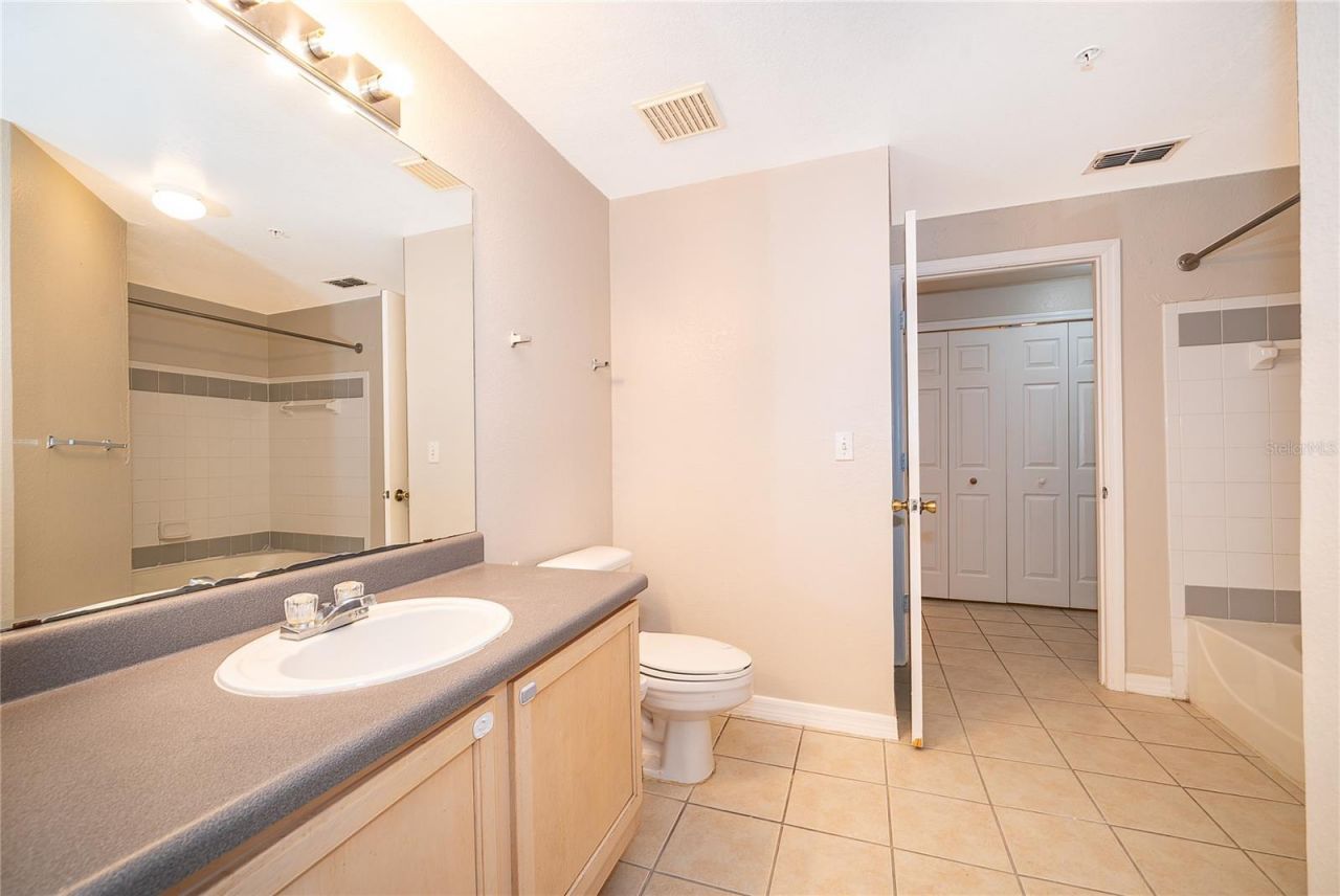 6663 Queens Borough Avenue, Unit 208, Orlando, FL 32835 Photo