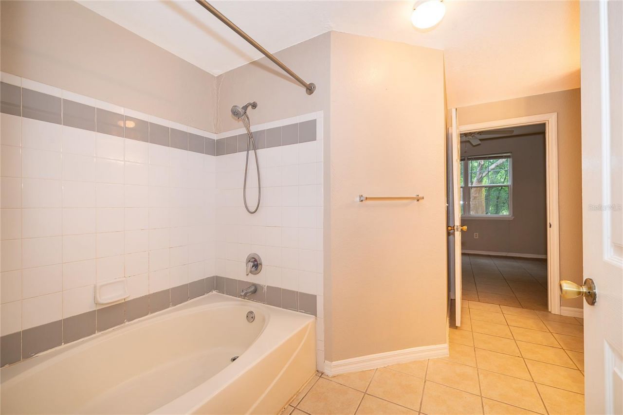 6663 Queens Borough Avenue, Unit 208, Orlando, FL 32835 Photo