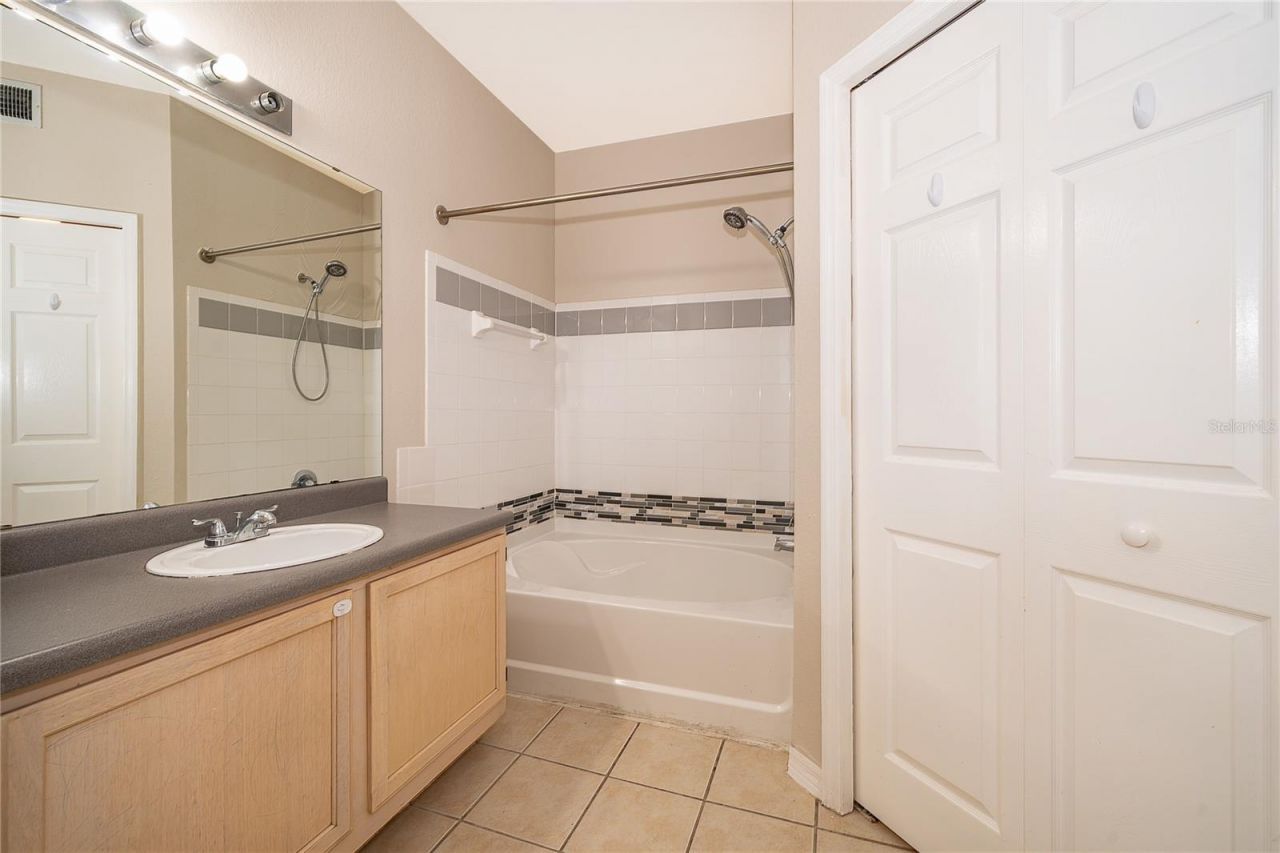 6663 Queens Borough Avenue, Unit 208, Orlando, FL 32835 Photo