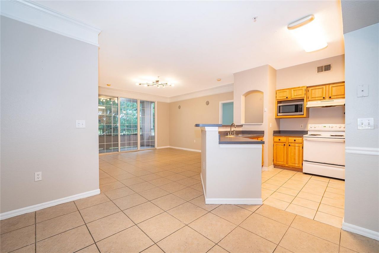 6663 Queens Borough Avenue, Unit 208, Orlando, FL 32835 Photo