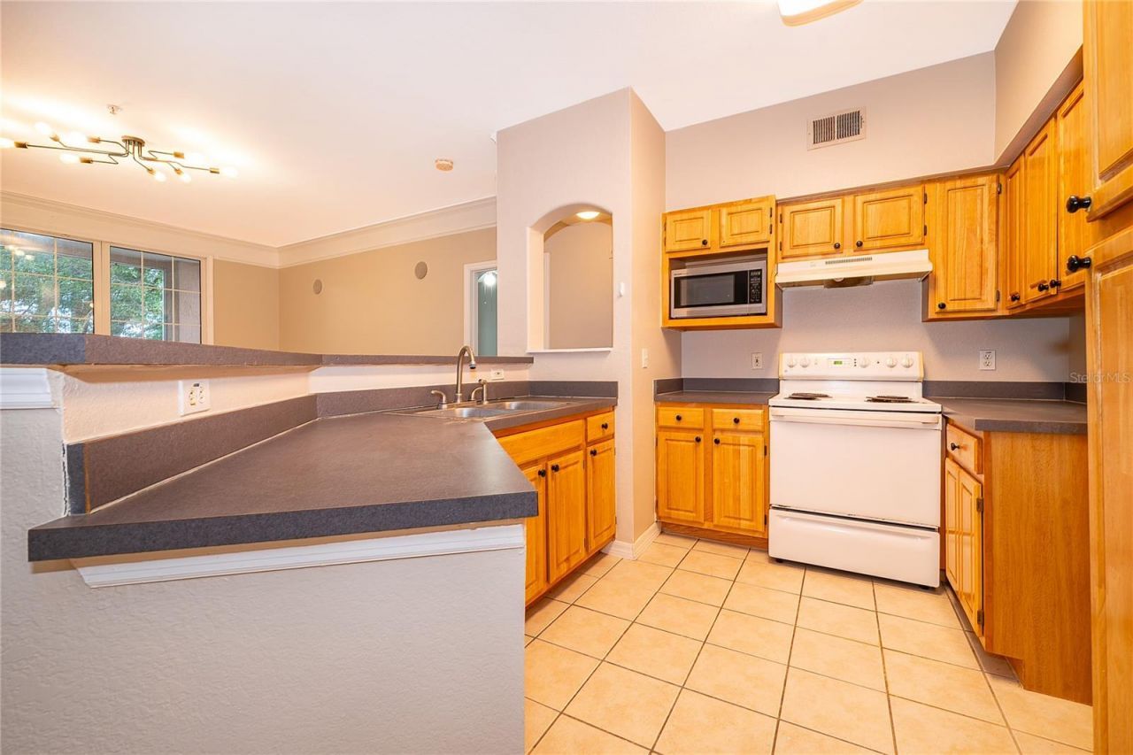 6663 Queens Borough Avenue, Unit 208, Orlando, FL 32835 Photo