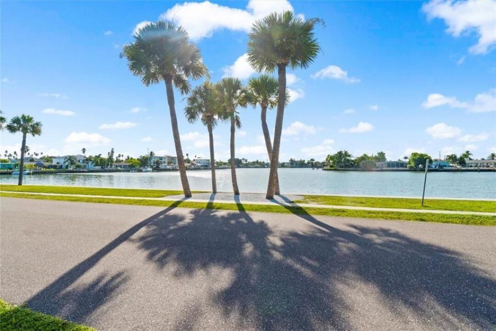307 161st Avenue, Redington Beach, FL 33708 Photo