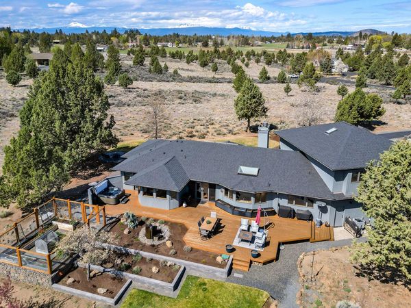 61280 Mountain Breezes Court, Bend, OR 97702