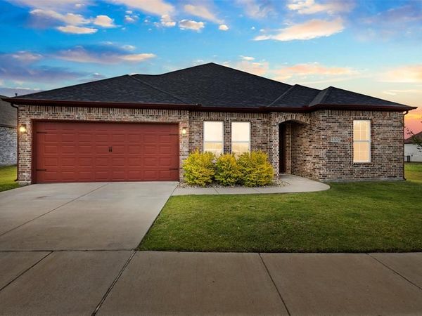 1307 Carnoustie Drive, Ennis, TX 75119