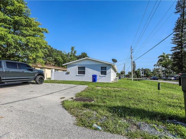 2406 Linhart AVE, FORT MYERS, FL 33901