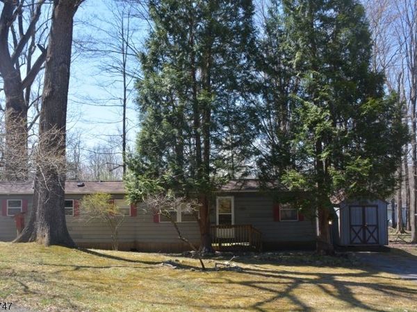 10 Watergate Dr, High Bridge, NJ 08829