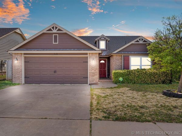 210 W 45th Street , Sand Springs, OK 74063