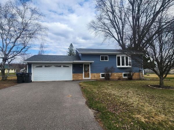 225 W 28TH STREET, Marshfield, WI 54449