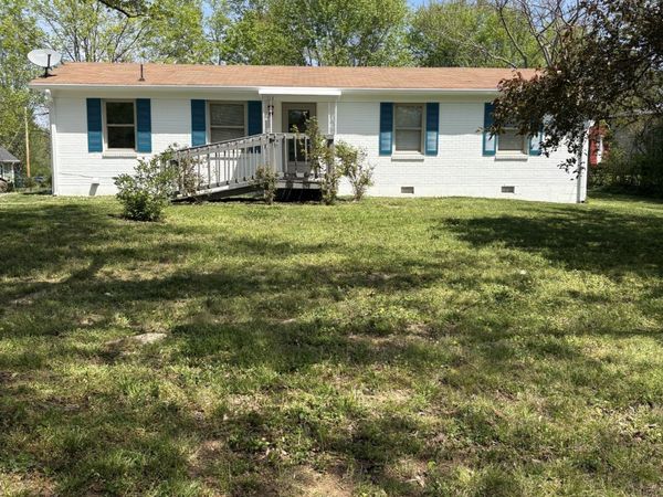 113 Mae Cir , Dickson, TN 37055