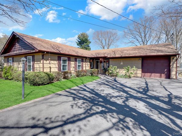 1369 Sycamore Avenue , Bohemia, NY 11716