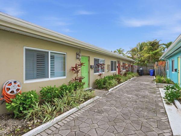 1402 NE 32nd Street, Unit A-b, Oakland Park, FL 33334