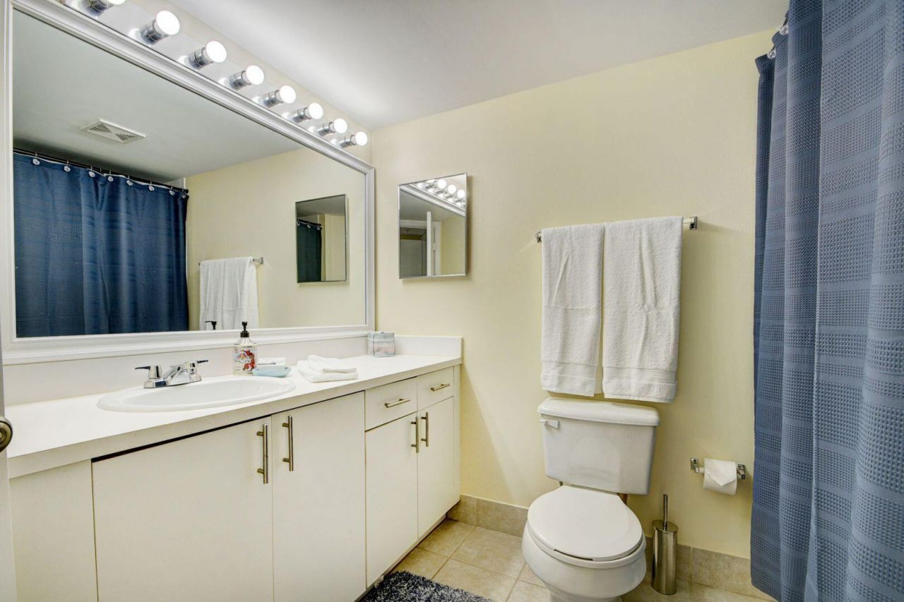 300 Crestwood Court N, Unit 307, Royal Palm Beach, FL 33411 Photo