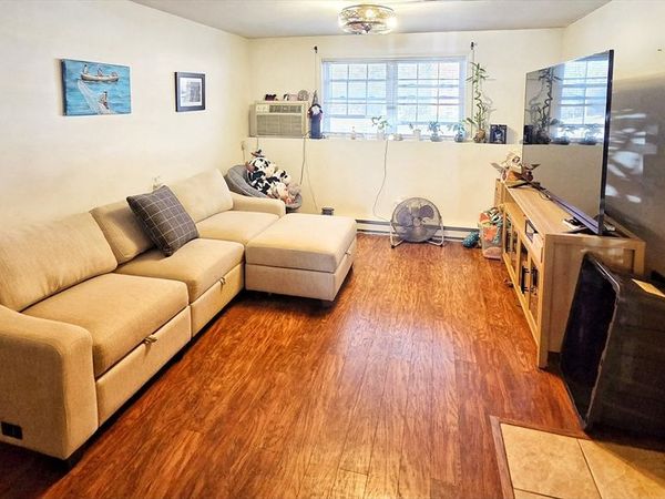 3 Maple Crest Cir, Unit B, Holyoke, MA 01040