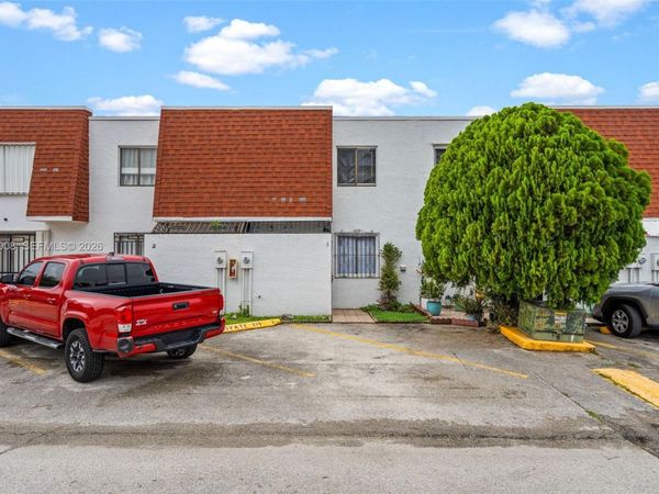 319 NW 109th Ave, Unit 3B, Miami, FL 33172