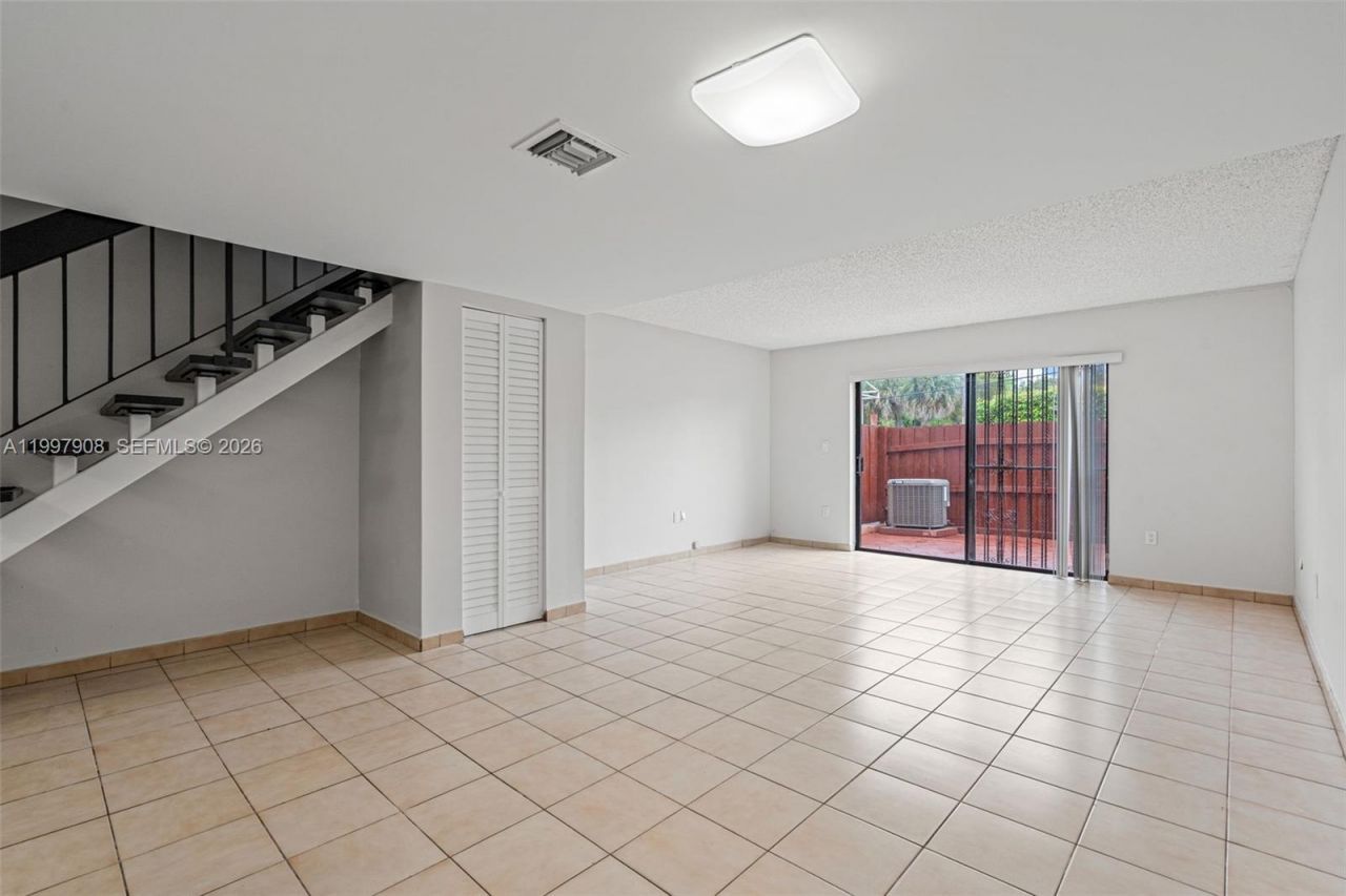 319 NW 109th Ave, Unit 3B, Miami, FL 33172 Photo