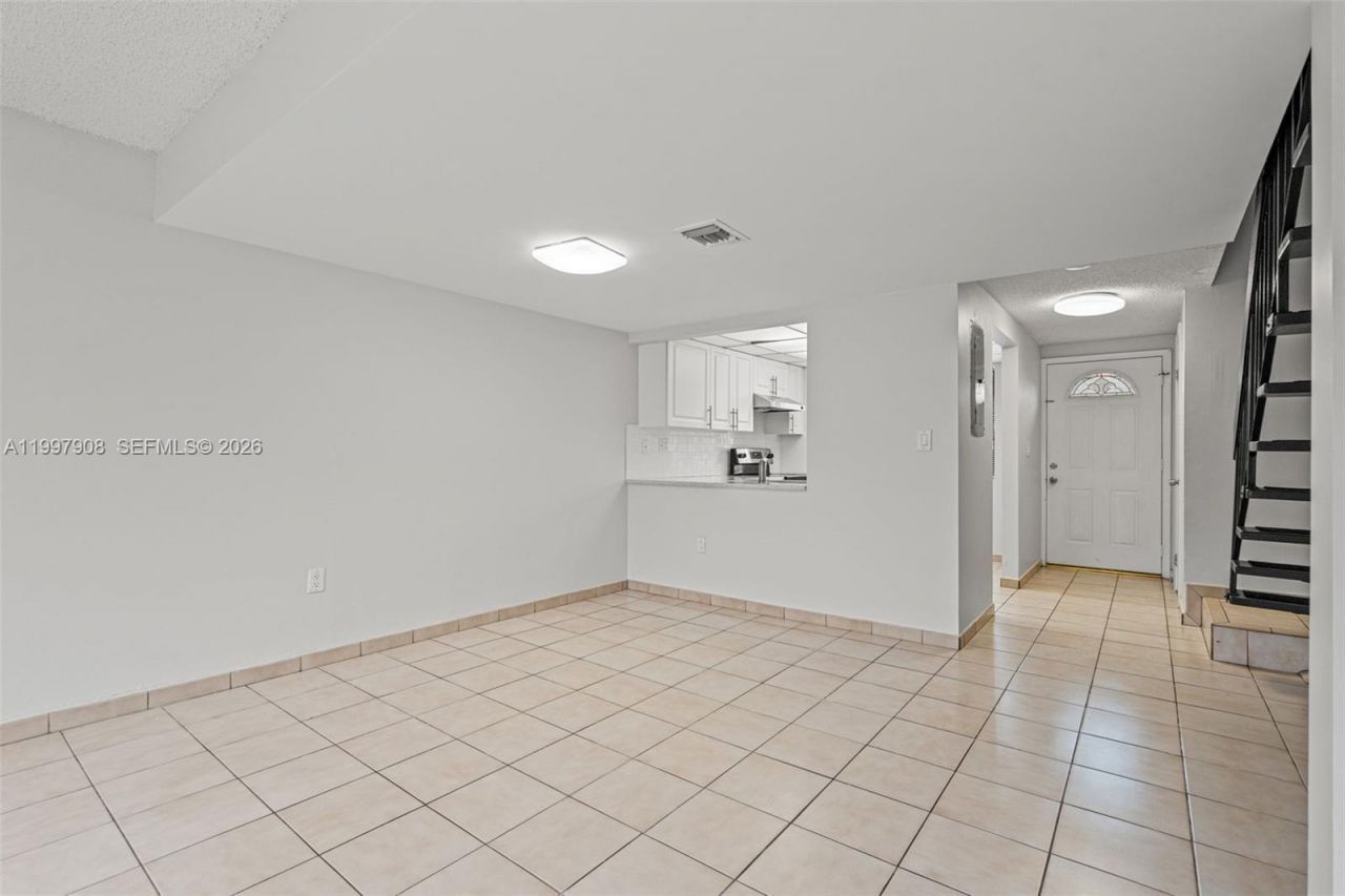 319 NW 109th Ave, Unit 3B, Miami, FL 33172 Photo