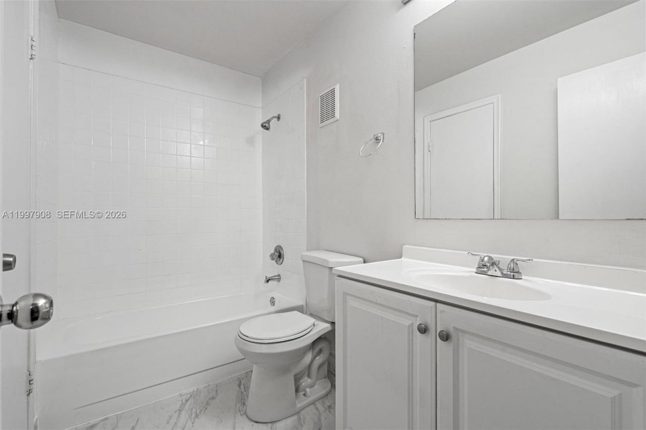 319 NW 109th Ave, Unit 3B, Miami, FL 33172 Photo