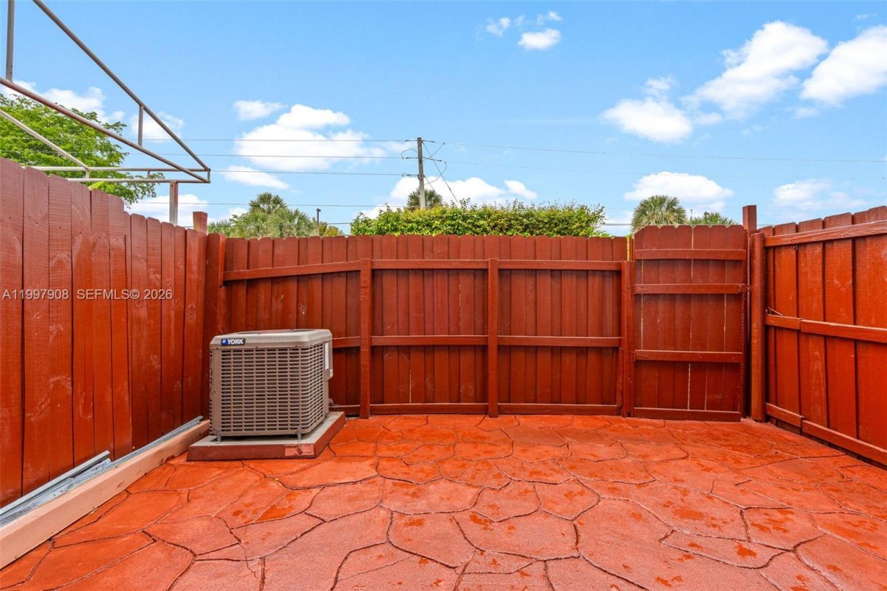 319 NW 109th Ave, Unit 3B, Miami, FL 33172 Photo