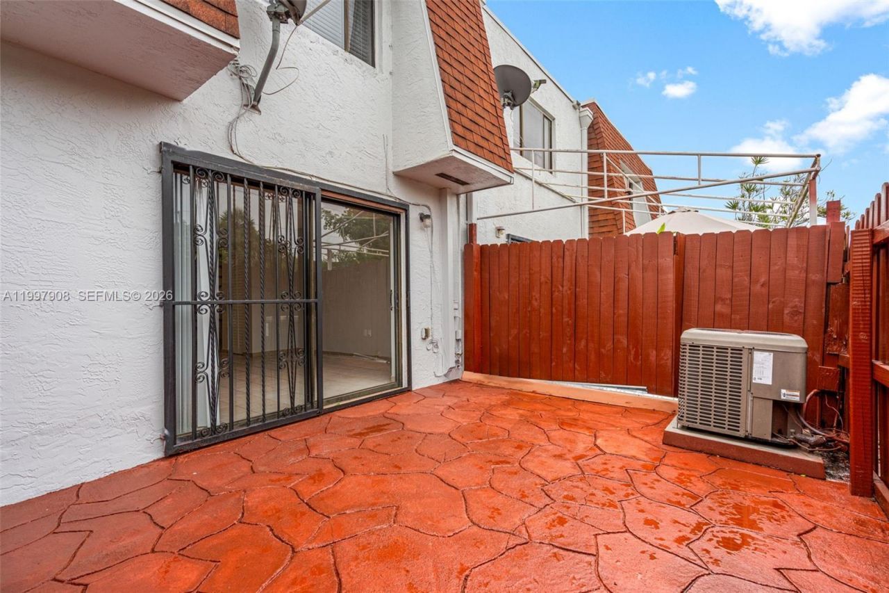 319 NW 109th Ave, Unit 3B, Miami, FL 33172 Photo