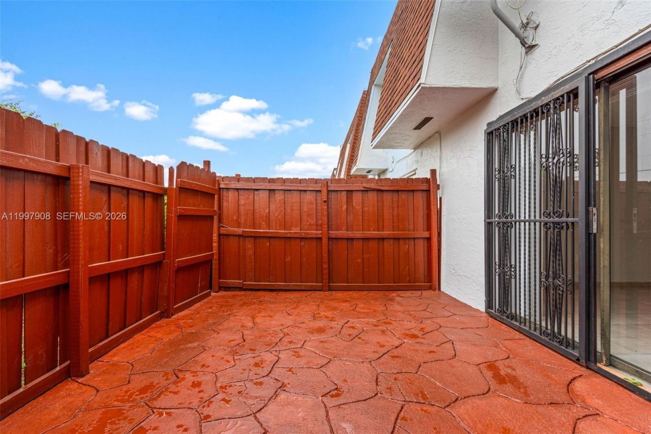 319 NW 109th Ave, Unit 3B, Miami, FL 33172 Photo