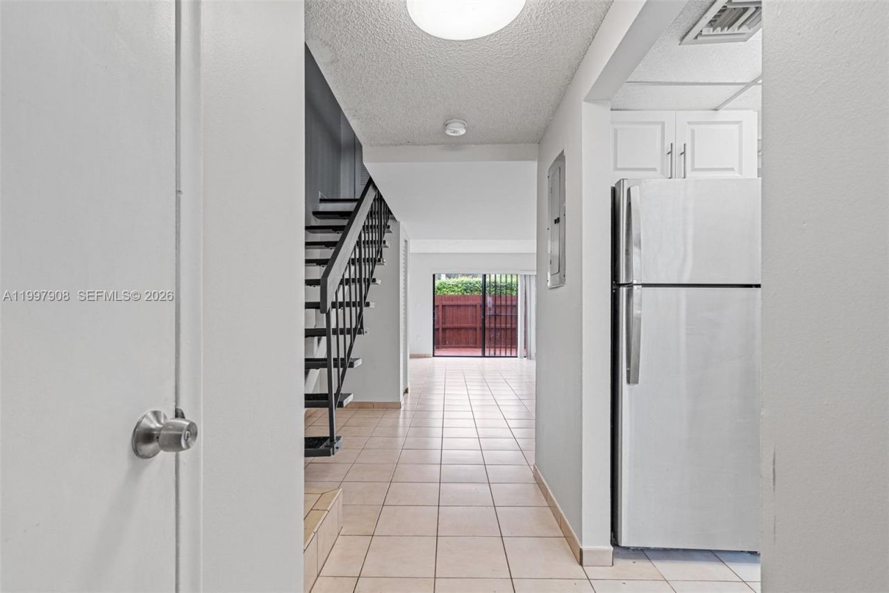 319 NW 109th Ave, Unit 3B, Miami, FL 33172 Photo