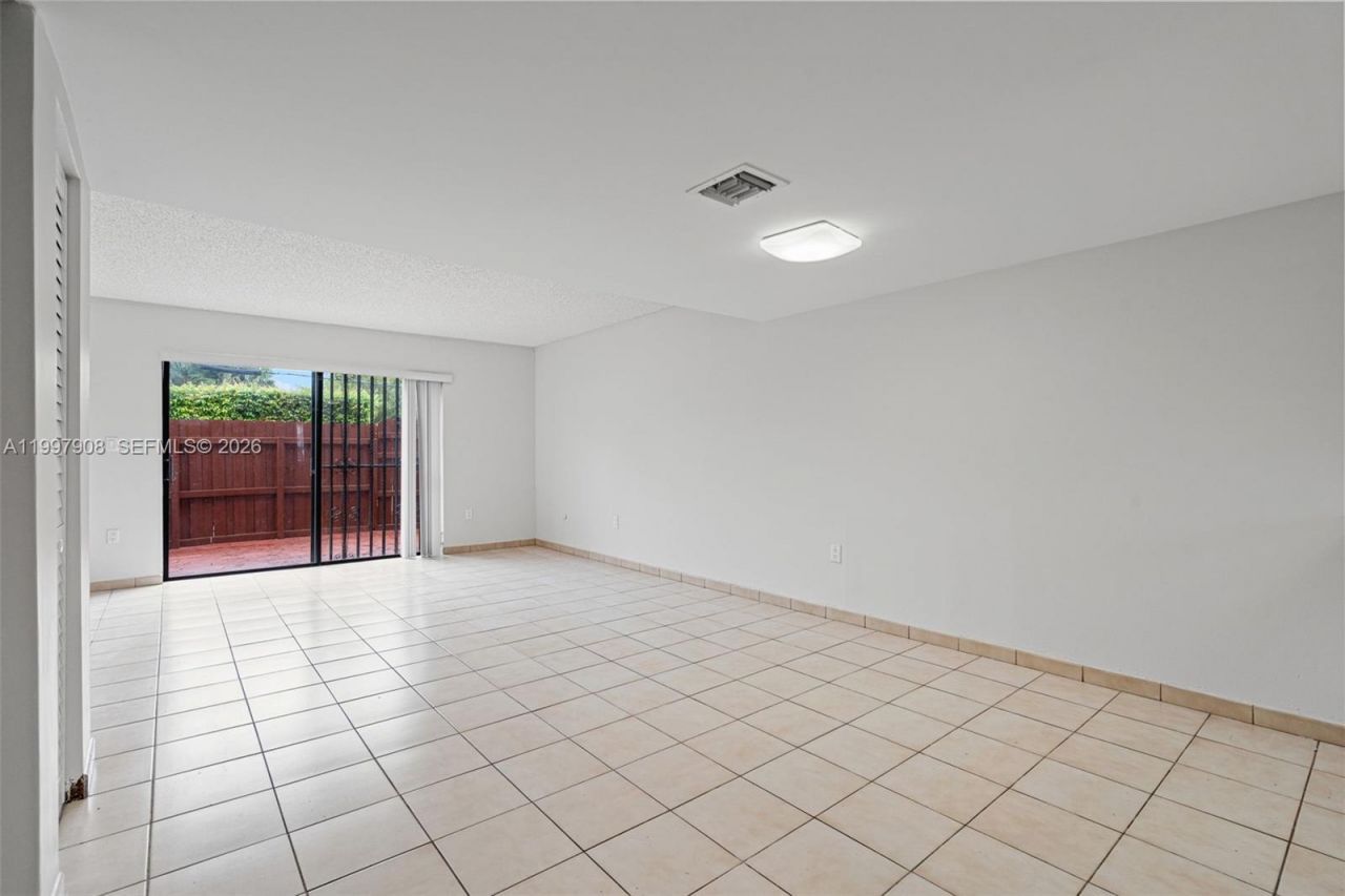 319 NW 109th Ave, Unit 3B, Miami, FL 33172 Photo
