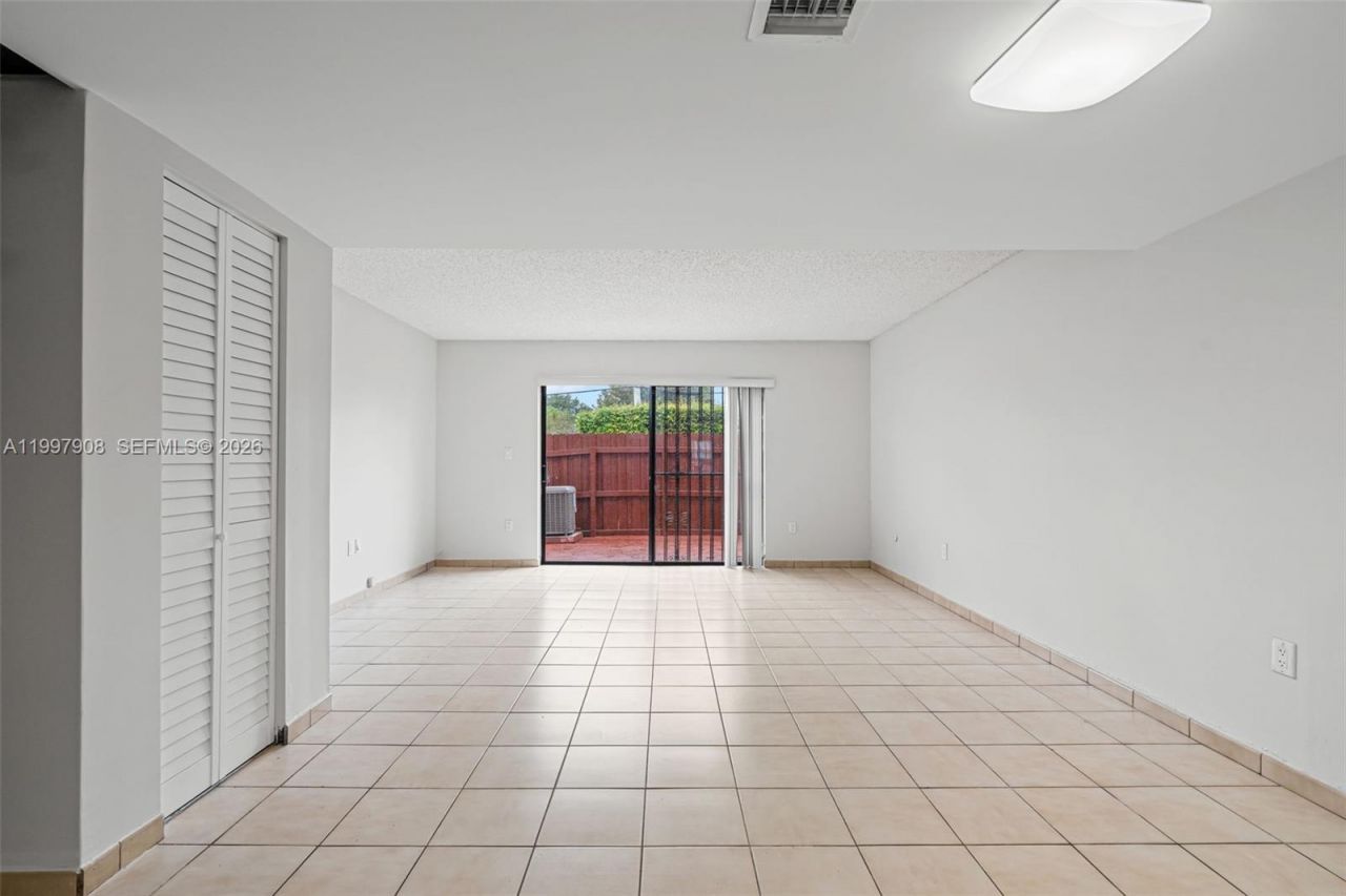 319 NW 109th Ave, Unit 3B, Miami, FL 33172 Photo