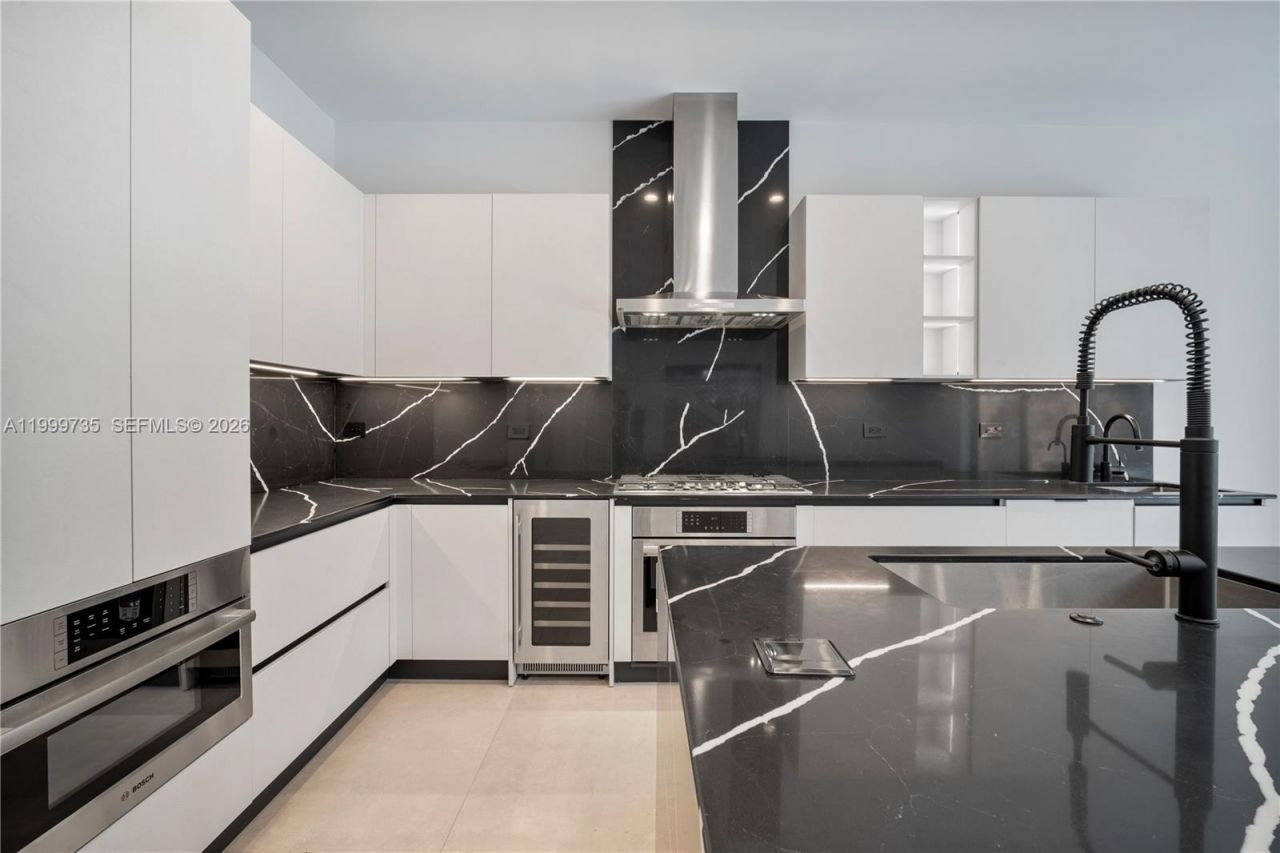 2960 W Trade Av, Coconut Grove, FL 33133 Photo