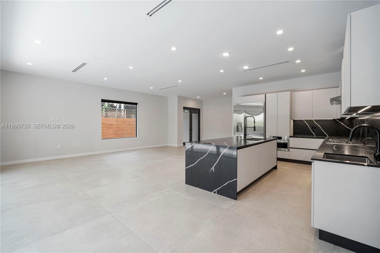 2960 W Trade Av, Coconut Grove, FL 33133 Photo