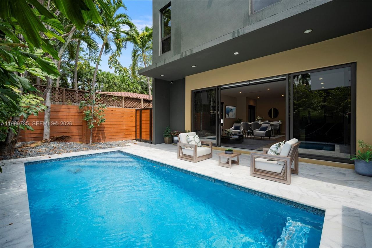 2960 W Trade Av, Coconut Grove, FL 33133 Photo