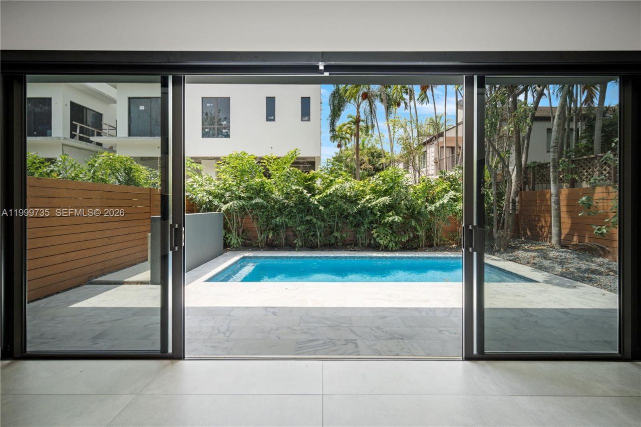 2960 W Trade Av, Coconut Grove, FL 33133 Photo