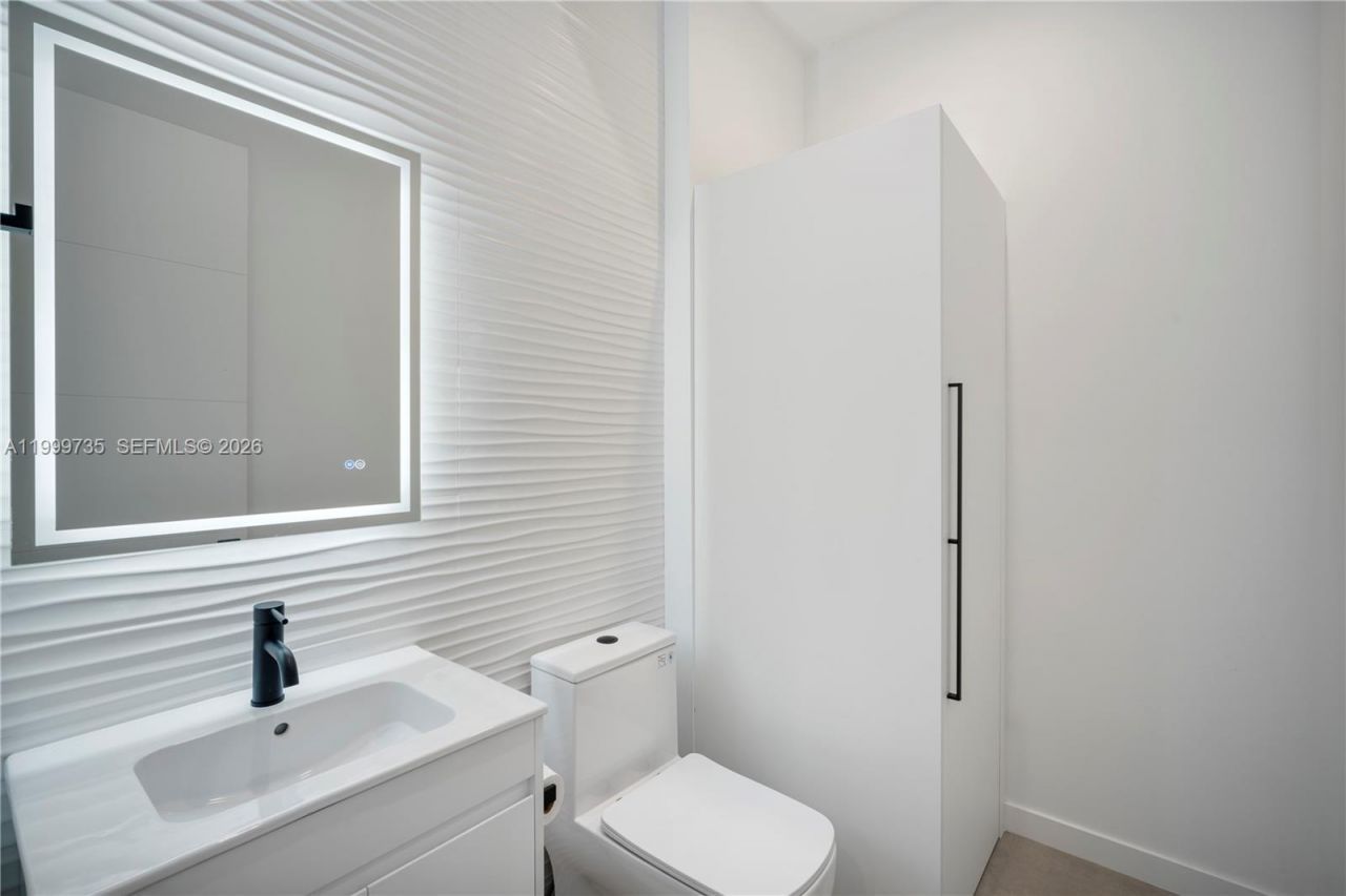 2960 W Trade Av, Coconut Grove, FL 33133 Photo