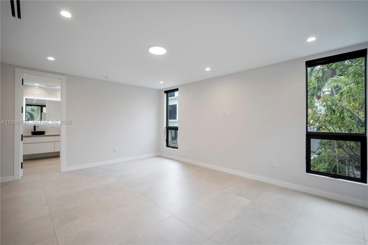 2960 W Trade Av, Coconut Grove, FL 33133 Photo
