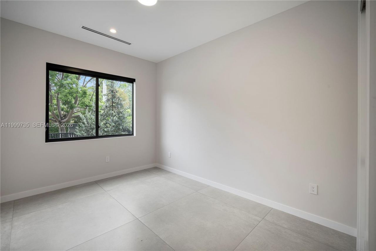 2960 W Trade Av, Coconut Grove, FL 33133 Photo