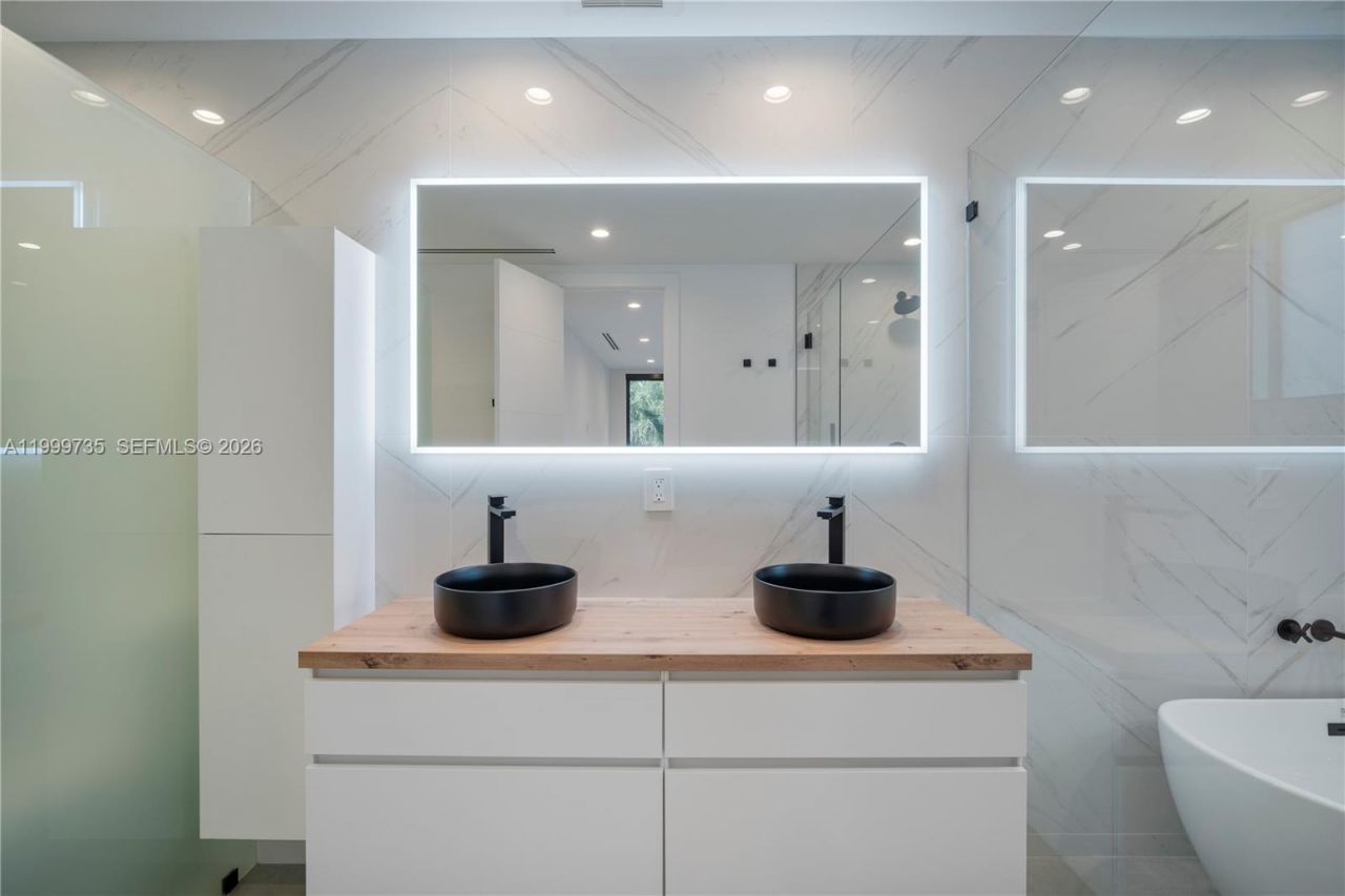 2960 W Trade Av, Coconut Grove, FL 33133 Photo