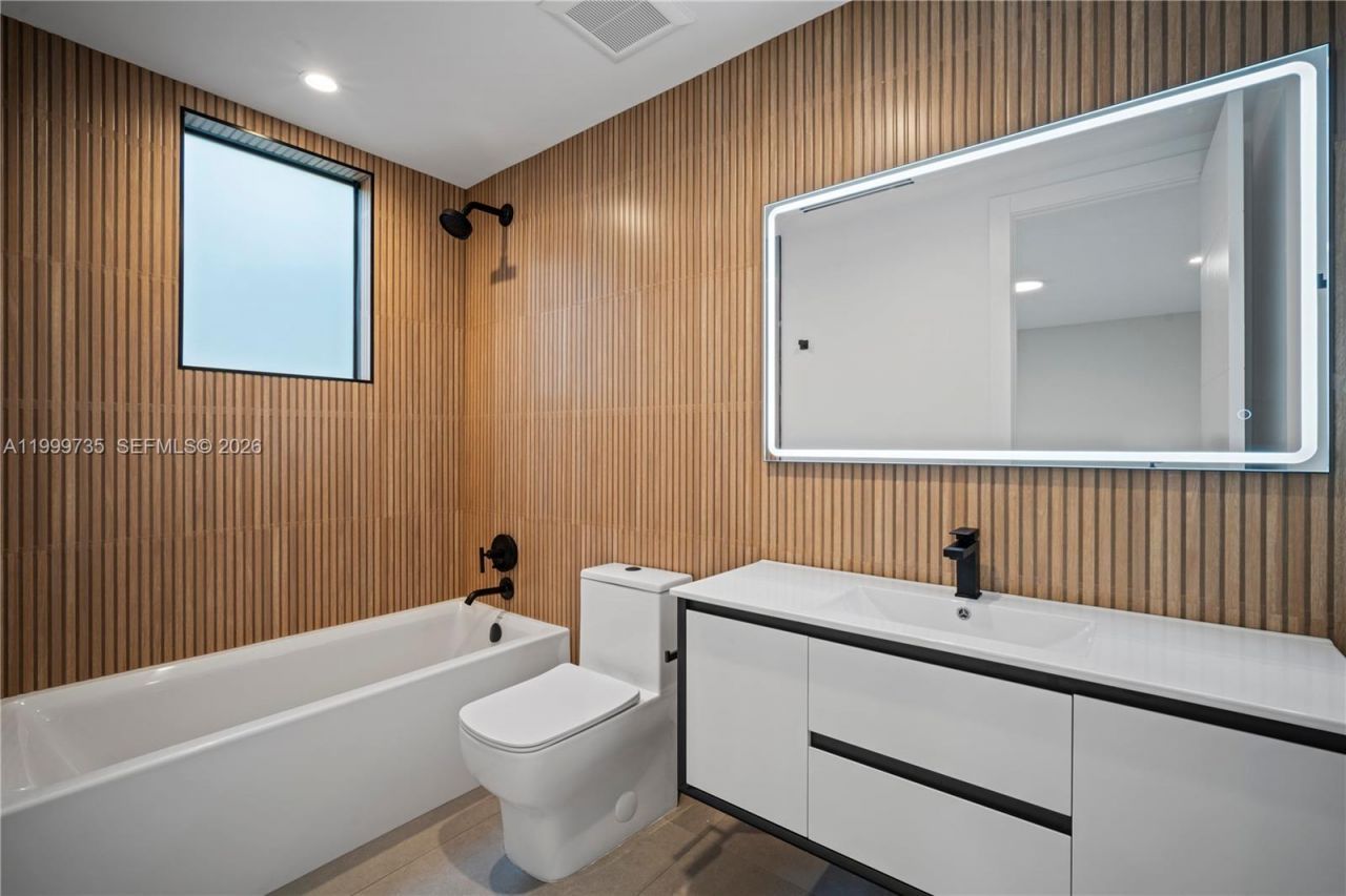 2960 W Trade Av, Coconut Grove, FL 33133 Photo