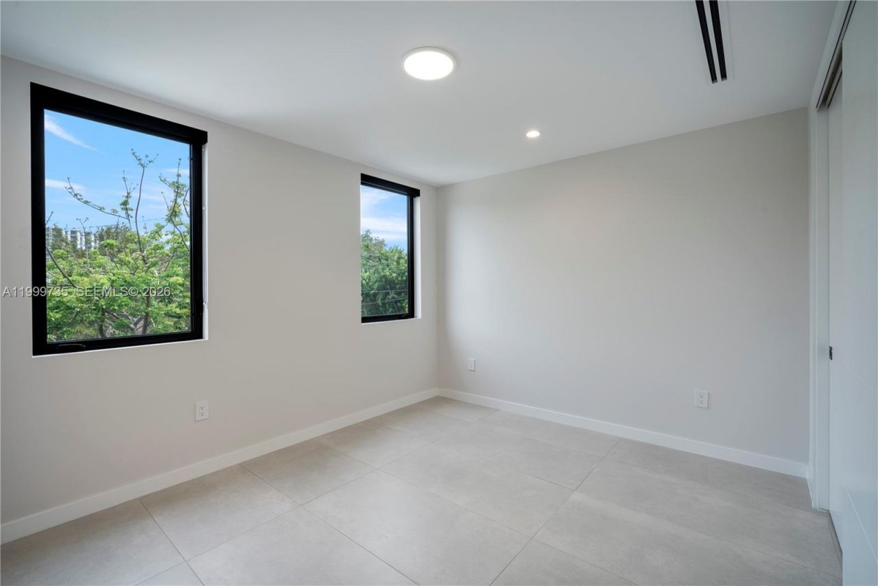 2960 W Trade Av, Coconut Grove, FL 33133 Photo