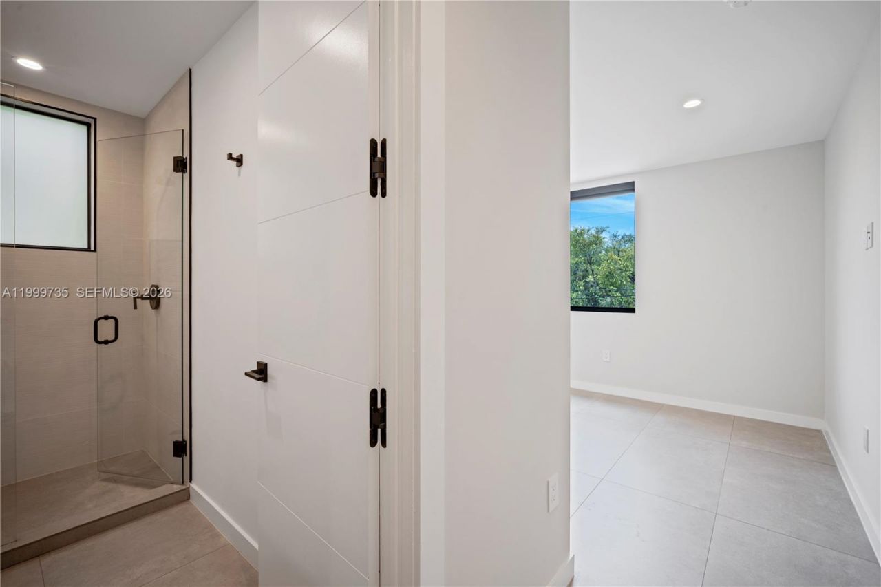 2960 W Trade Av, Coconut Grove, FL 33133 Photo