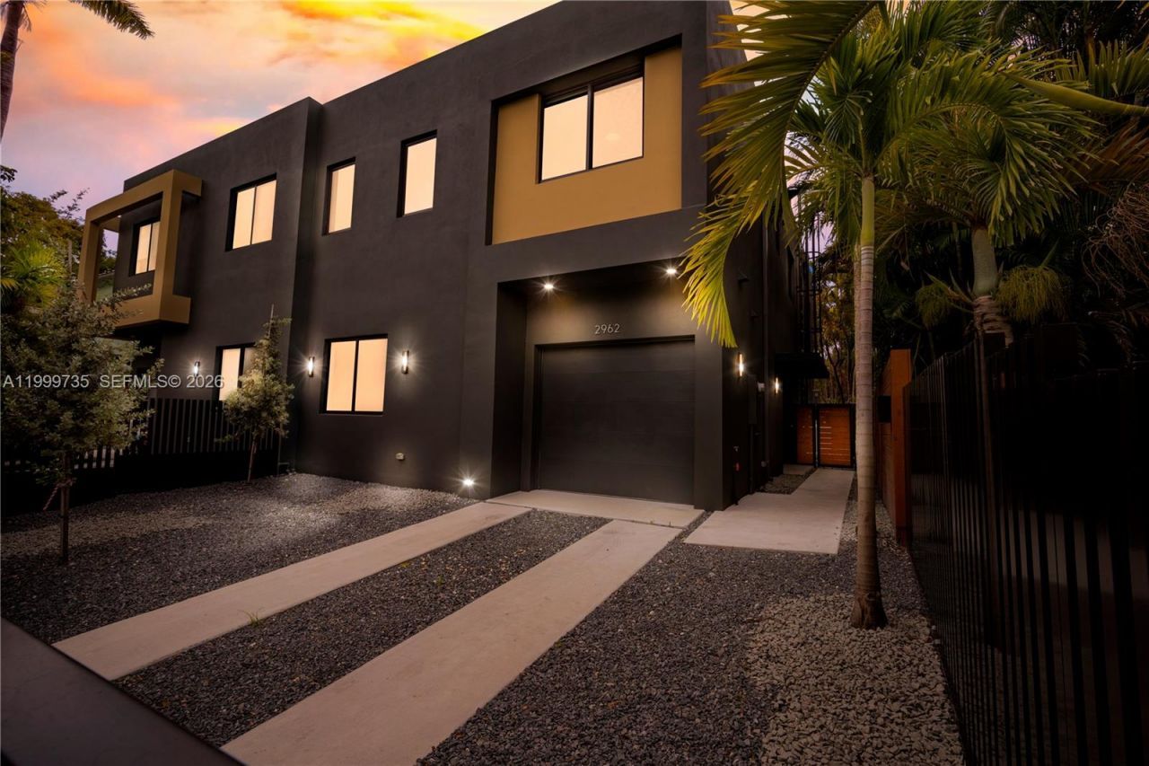 2960 W Trade Av, Coconut Grove, FL 33133 Photo