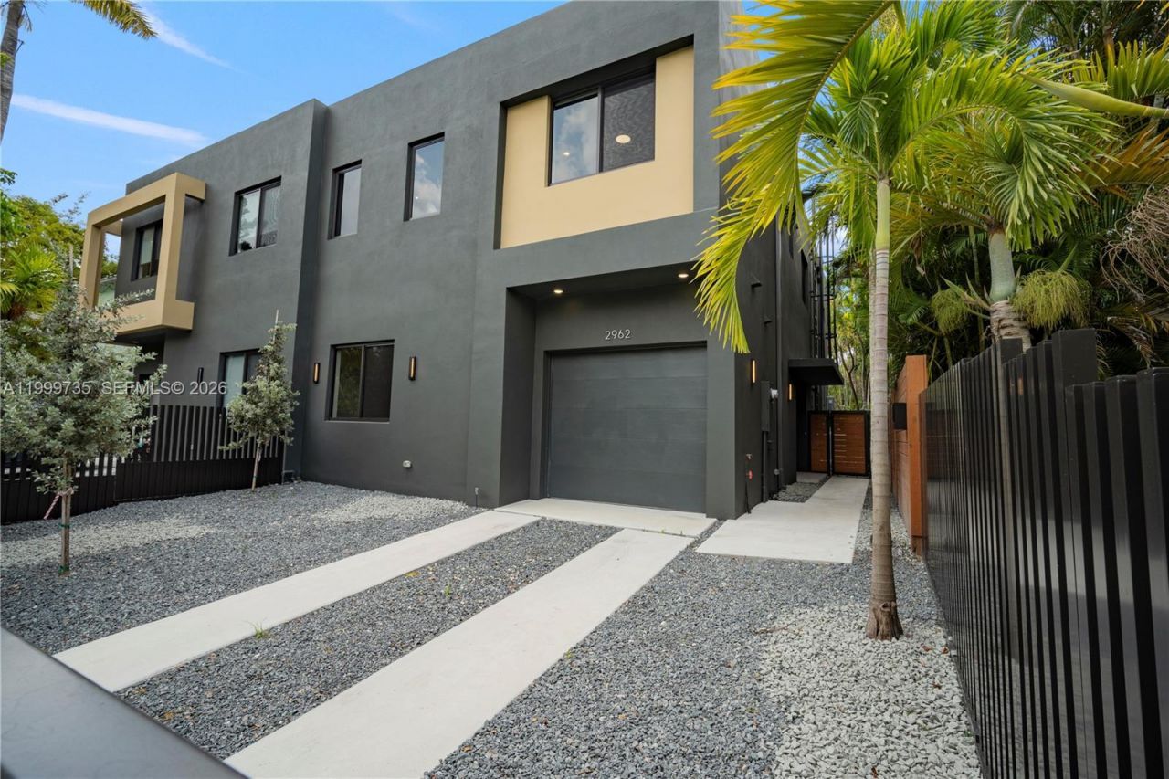 2960 W Trade Av, Coconut Grove, FL 33133 Photo