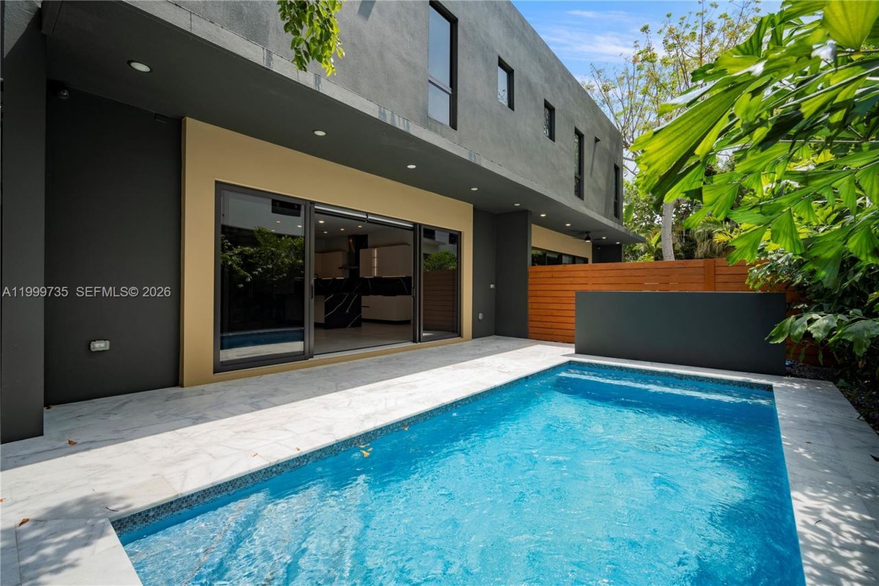 2960 W Trade Av, Coconut Grove, FL 33133 Photo