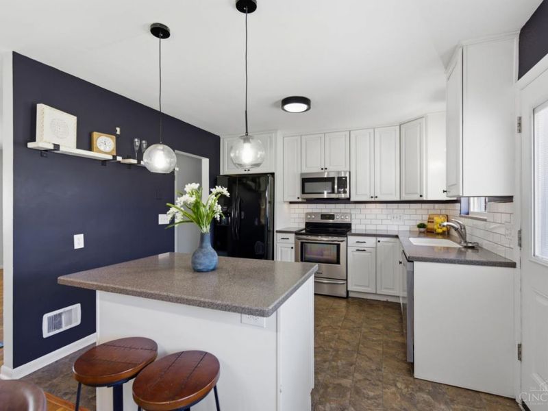 3351 Glenmont Lane, Green Township, OH 45248 Photo 13