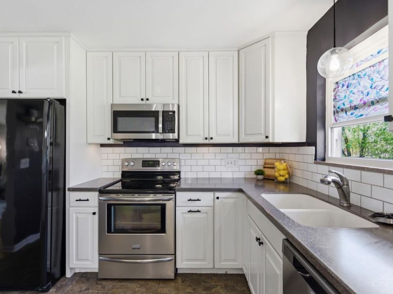 3351 Glenmont Lane, Green Township, OH 45248 Photo 16